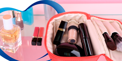 Limpia tu bolsa de maquillaje y organiza tus cosméticos.
