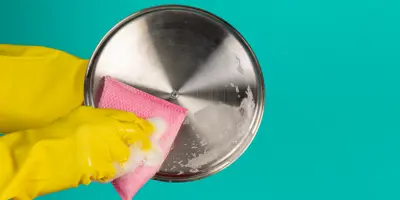 ¿Cómo limpiar sartenes quemadas? Trucos que funcionan