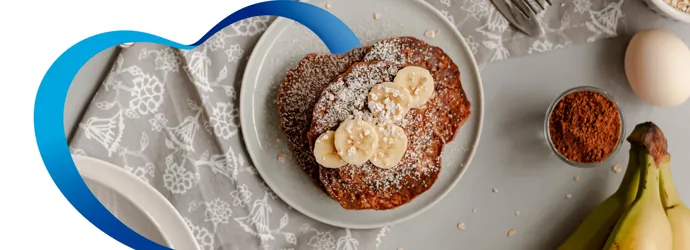 Prepara unos deliciosos hotcakes de plátano y avena.