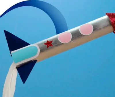 Aprende el paso a paso de este fácil cohete espacial con el tubo de tus toallas de cocina Regio® 🪐💫.