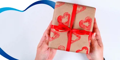 Haz envolturas de regalos con sellos de tubos de cartón