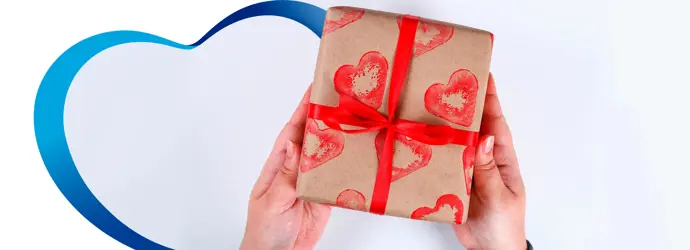 Haz envolturas de regalos con sellos de tubos de cartón