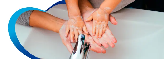 Por qué es importante enseñar a tus hijos a lavarse las manos