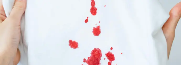 ¿Cómo quitar manchas de sangre de la ropa y sábanas?
