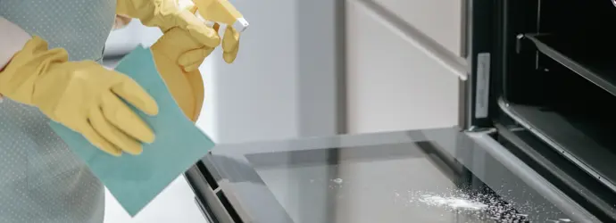 ¿Cómo limpiar el horno por dentro? Trucos caseros sin esfuerzo